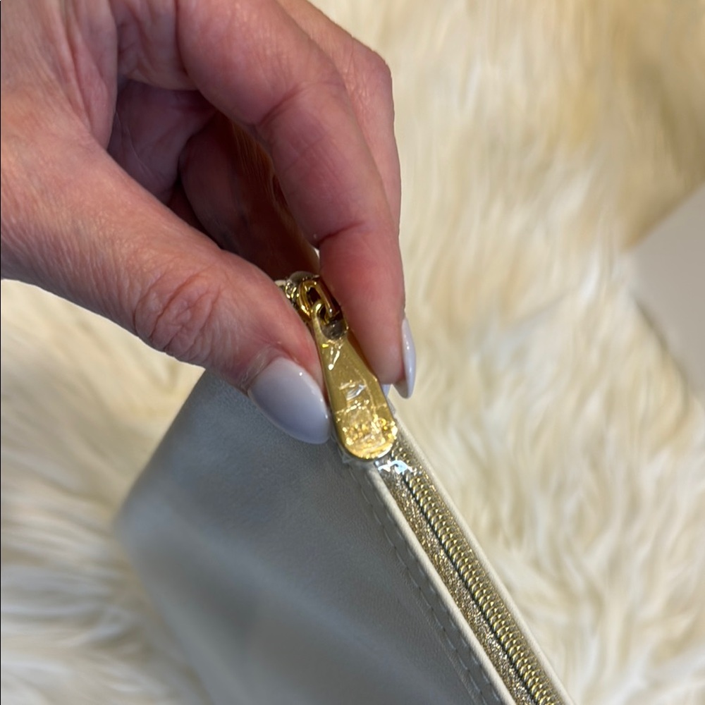 J’Adore Beauty bundle Cosmetic White&Gold J'Adore Pouch with J’Adore bag charm - Picture 5 of 11